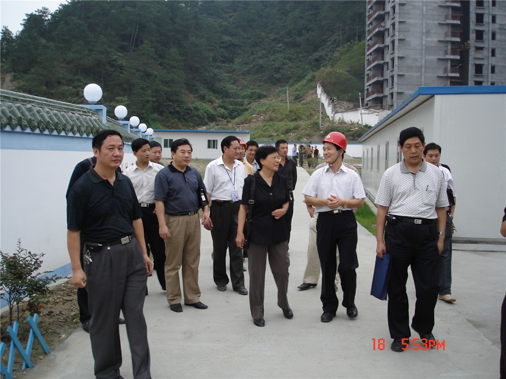 16湖北省建设厅副厅长武孟灵视察视察热博RB88集团十堰市游泳馆项目部